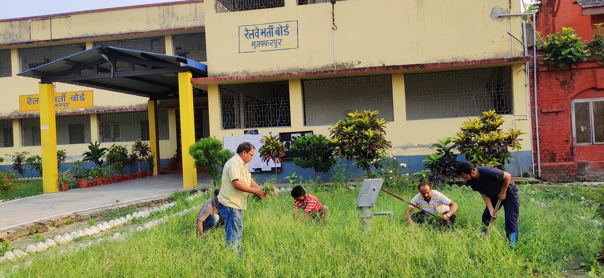 MuzaffarpurRrb's tweet photo. स्वच्छता अभियान का पहला चरण https://t.co/jQkO4eo0v9