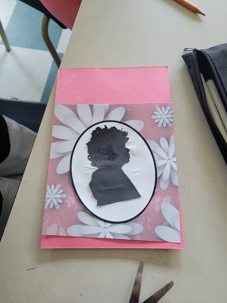 Ms_Hankinson6's tweet photo. @brilliant_labs  We even used the Cricut to create these silhouette Mother's Day cards. I took a picture of my students side-to, turned them into an svg, and added them to Design Space. The students took over with the design of their cards. @TCRCE_NS @MCSGophers https://t.co/YNc1We23qH