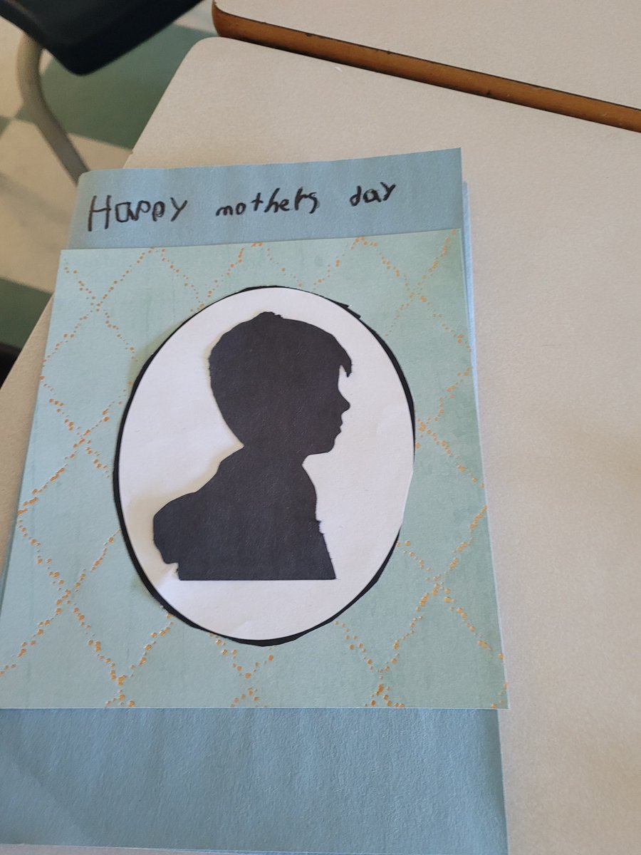 Ms_Hankinson6's tweet photo. @brilliant_labs  We even used the Cricut to create these silhouette Mother's Day cards. I took a picture of my students side-to, turned them into an svg, and added them to Design Space. The students took over with the design of their cards. @TCRCE_NS @MCSGophers https://t.co/YNc1We23qH