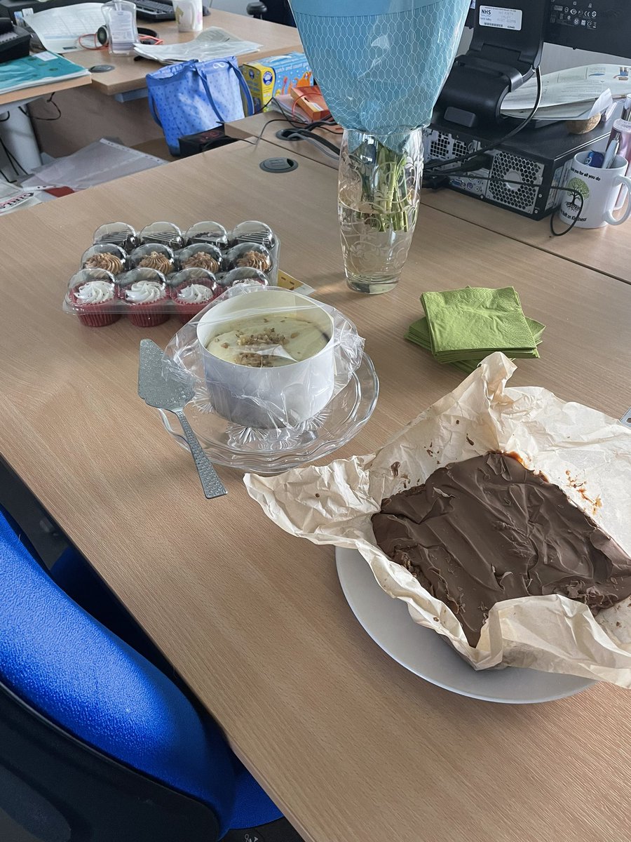 Visited the school nursing team <a href="/NHSForthValley/">NHS Forth Valley</a> who were celebrating Nurses Day with a slice of cake!