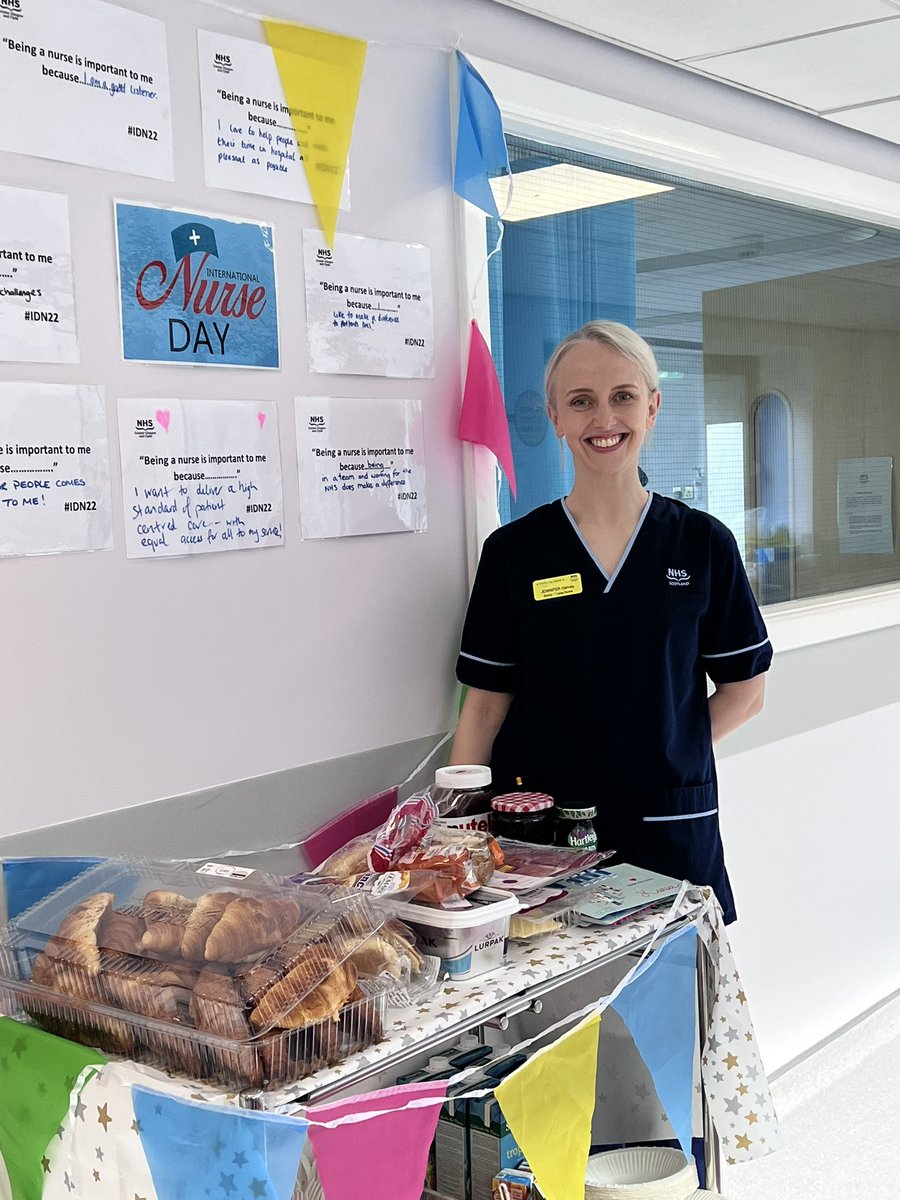 nikkiwinning's tweet photo. Senior team celebrating with their staff. #InternationalNursesDay2022 #Clyde #NHSGGC @NHSGGC @jenharvey84 @redfernjam @VictoriaMazzoni @angela_duffy1 @angela_oneill1 https://t.co/xPDerYgkch