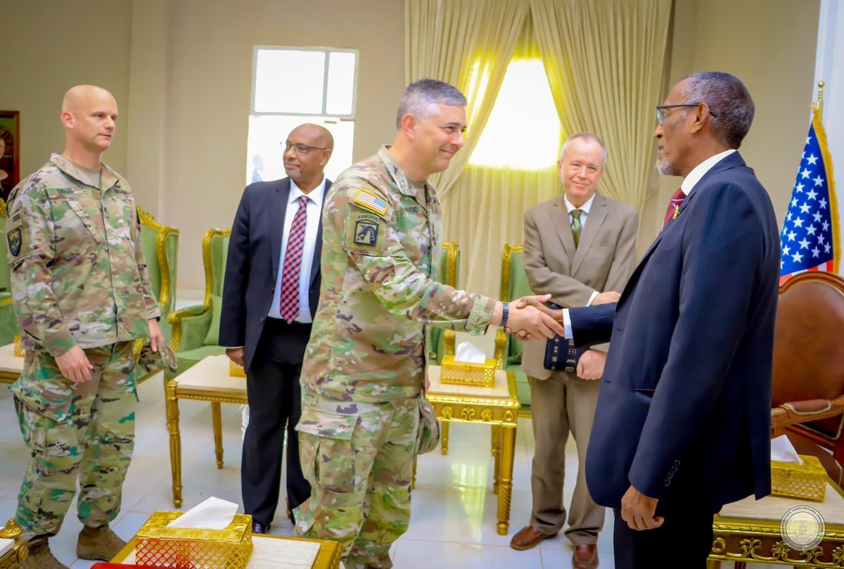 musebiihi's tweet photo. Welcomed to Somaliland today General Stephen Townsend, Commander of the U.S. Africa Command (AFRICOM) and Ambassador Larry Andre. Deepening Somaliland-U.S. partnership and security cooperation were among the discussions. https://t.co/WFfGRh5yfh