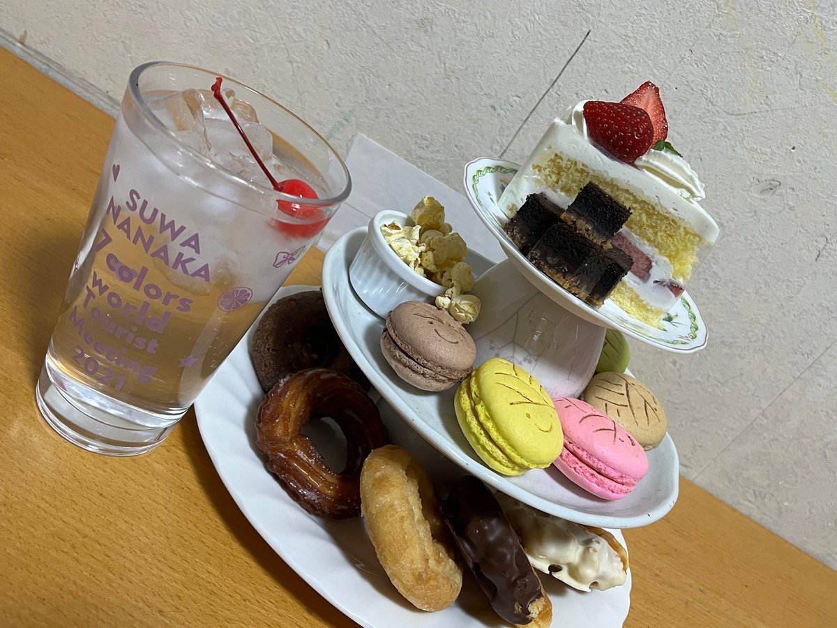 yuji502's tweet photo. 2020.5.13は諏訪ななか1stアルバム���So Sweet Dolce」発売日でした!
すわわのアーティストデビュー2周年をお祝いしてお菓子盛り!
YouTube見てて唐突に思い付いたので簡易ではあるけど自分的には満足w
曲中出てくるお菓子で足りてないものあれば教えていただけると幸いです
#諏訪ななか #SoSweetDolce https://t.co/MGhOR6CNSH