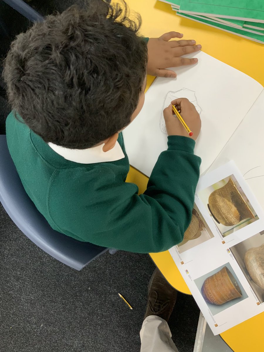 Some detailed sketching of Bell Beaker pottery this morning ✍️👩‍🎨 We looked carefully at line, shape and pattern and learnt all about the context of these clay creations 🤩