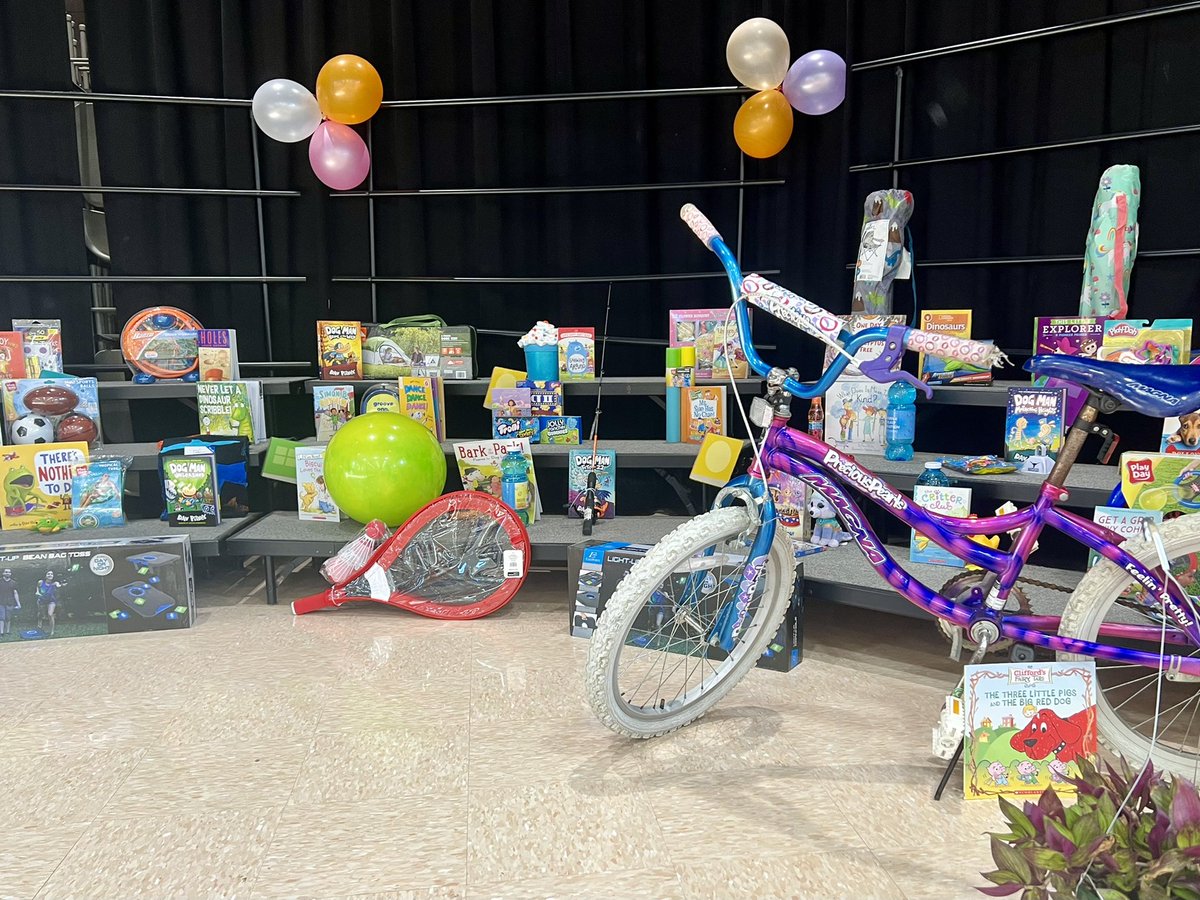 We are getting so excited about tonight’s Family Reading Celebration!  Come feed the family and enjoy all the fun!  Lots of PRIZES will be given away, too! We want to thank Mrs. Meredith &amp; everyone in our community for this event! 💙
#AESistheBEST #TigersToTheTop #readingisfun