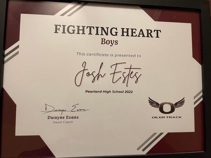JoshuaCEstes's tweet photo. Very honored to receive the Boys Fighting Heart award last night at the @OilerTrackXC 2022 Banquet.
Hard work pays off and I can’t wait to see what’s in store for my senior year. Go Oilers!
#ComeFlyWithUs #2023 #uncommitted
#HardWorkWorkHard @PearlandHighSch https://t.co/UF66IkPw9k