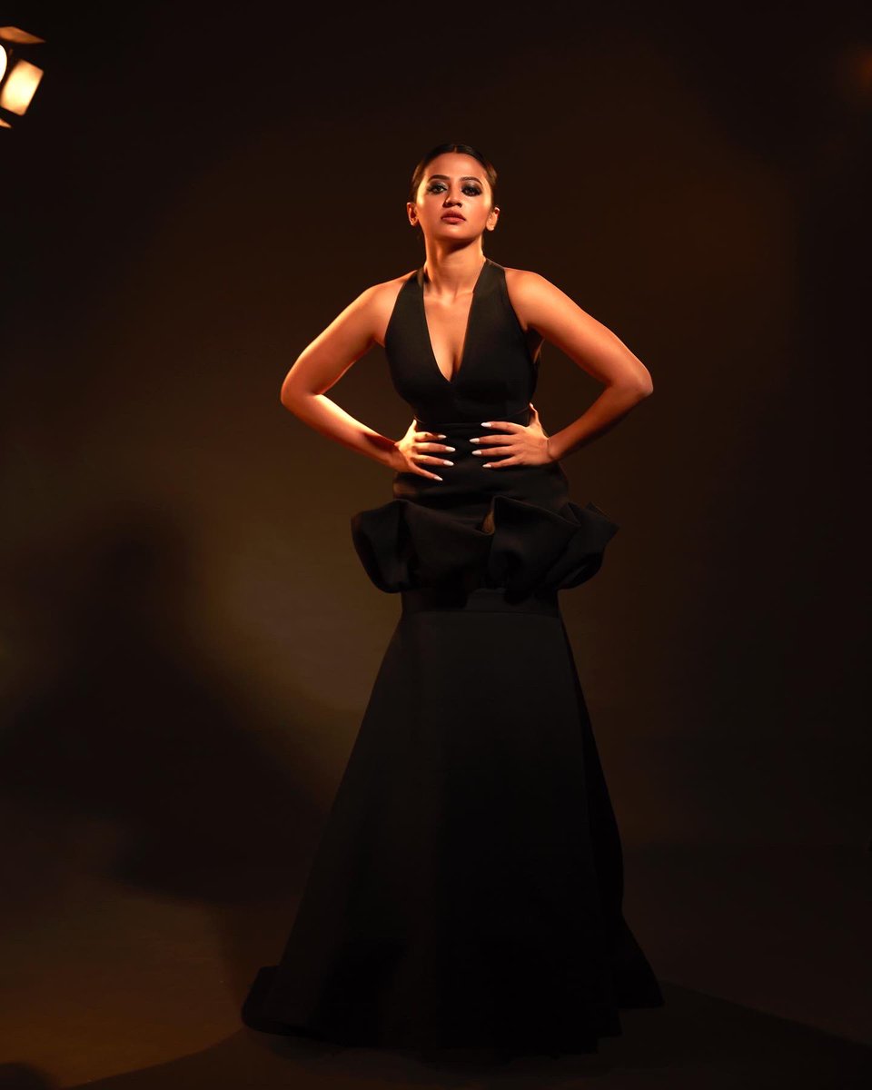 OfficialHelly7's tweet photo. 🖤 https://t.co/vcqiA4RpRe