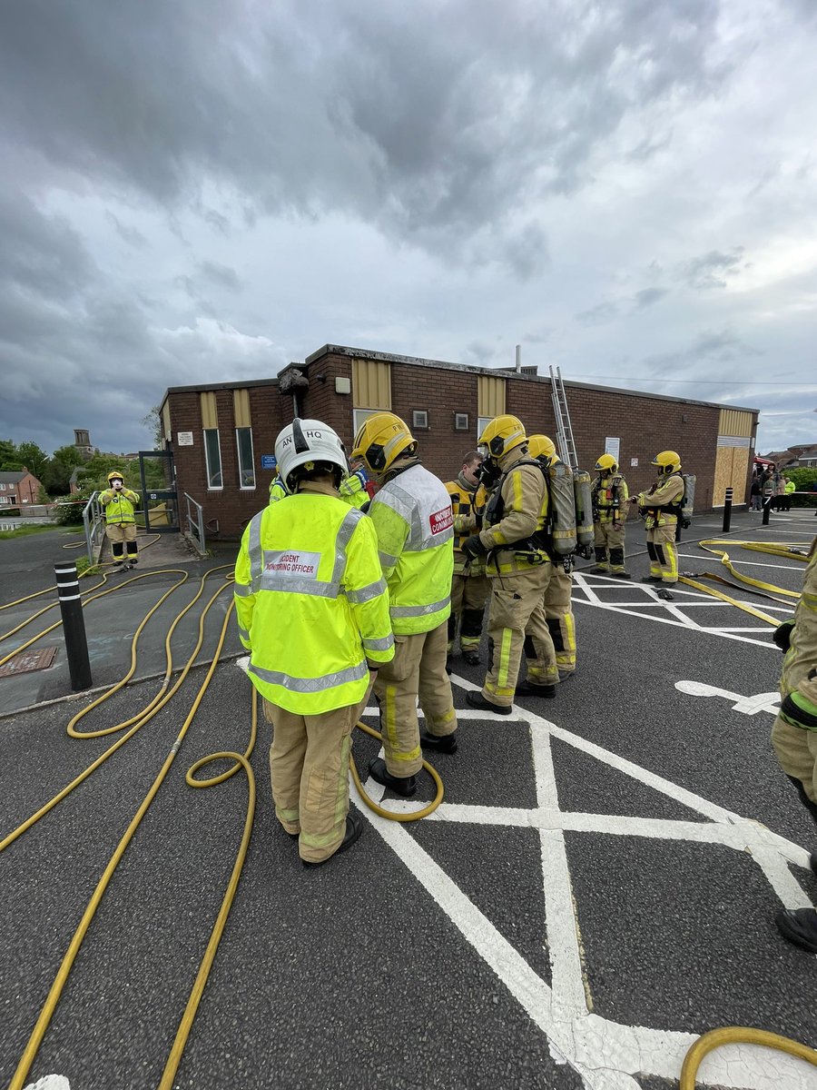 SFRS_GST's tweet photo. Senior officers and #CommandSupport now arriving at scene and establishing command system ππ©π»βππ¨π»βπ @SFRS_CWhite @SFRS_PDavies @SFRS_SBishop https://t.co/QeKy1a1kd1