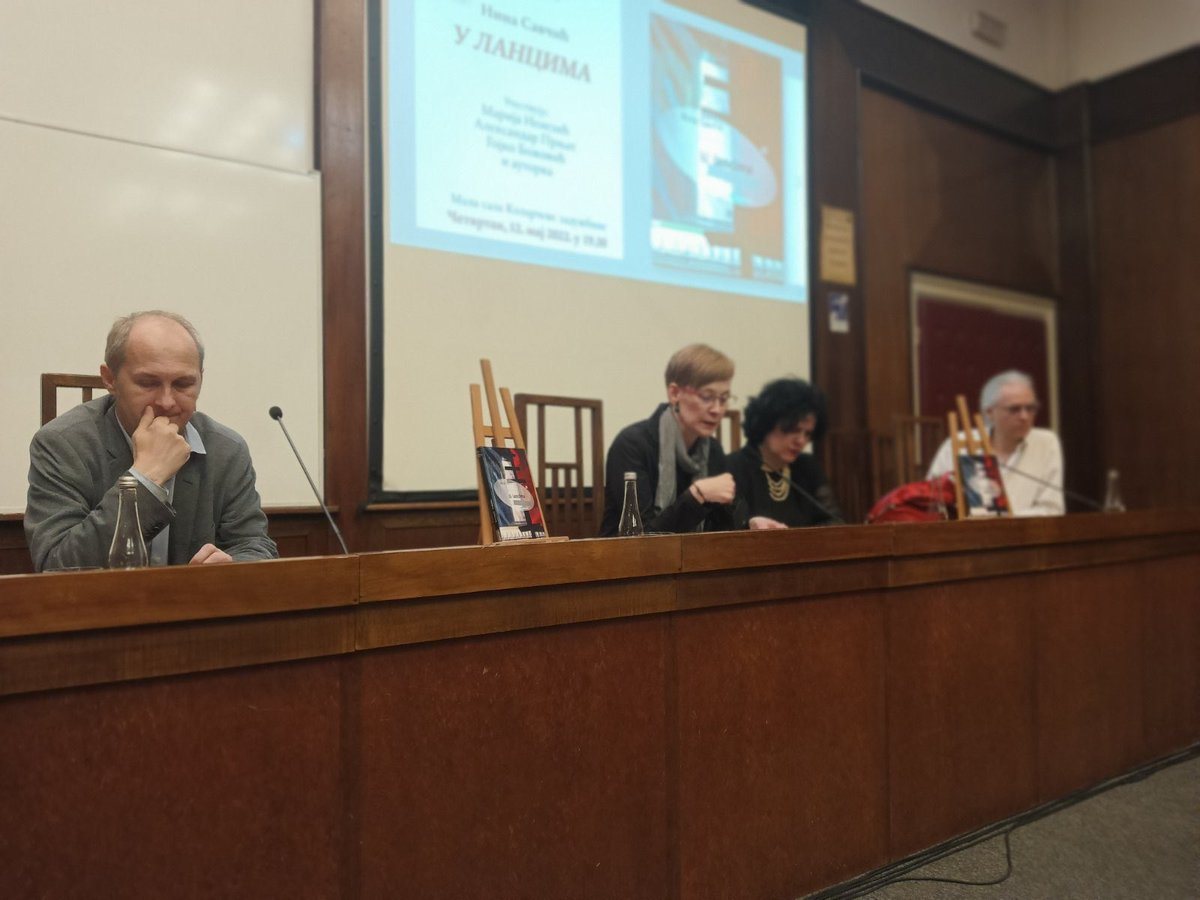 Sa predstavljanja knjige <a href="/nina_savcic/">NinaSavcic</a> 👉 U LANCIMA <a href="/arhipelagb/">Arhipelag</a> <a href="/GojkoBozovic/">Gojko Božović</a> #malasala #kolarac