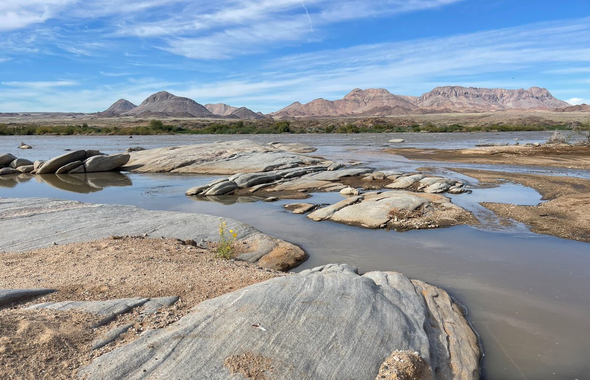 SandfonteinLodg's tweet photo. We like to go for a swim in the Orange River or simply enjoy the view with a picnic. How would you like to spend your time here?

#orangeriver #picnicwithaview #landscapes #Sandfontein #epicscenery #mountains #bluesky #picnicspot #swimming #wilderness #wildernessretreat https://t.co/kahbXO5ZXx