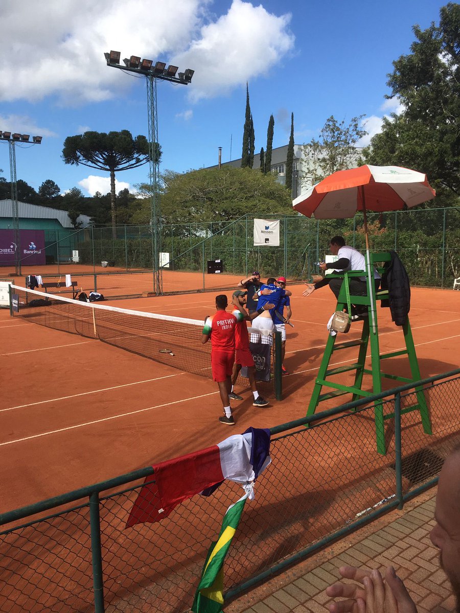Magnifique victoire des Bleus en double aux Deaflympics ! 
🥇 Vincent Novelli et Mikael Laurent 👏👏👏

<a href="/FRADeaflympics/">France Deaflympics</a>