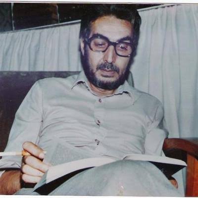 * *
İnsan kendini insanlaştıran iş ve faaliyetlerle kendini yormalıdır. Aksi halde boşluk onu yutar ve bunaltır.

Seyyid Ahmet Arvasi

#HayırlıCumalar
* *