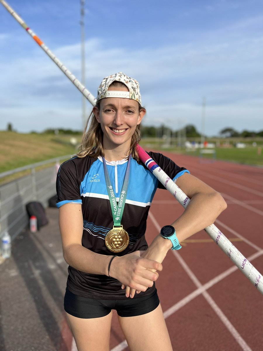 🤩 Elle est belle cette médaille d’or, non ?

🥇Marie Rivereau du <a href="/SCOAngersAthle/">SCO Angers Athlé</a>, recordwoman du monde aux Deaflympics, de retour à #Angers après sa performance au Brésil 🇧🇷

#SportAngers #LaDalleAngevine 👊