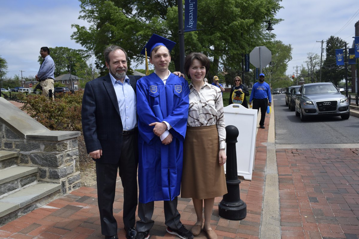 WUEngineering's tweet photo. Congratulations to our Engineering Graduates that participated in our drive-through ceremony today!! It is a great start to graduation weekend! #EngineeringPride #Classof2022 #Engineers https://t.co/wZxrPO9Esi