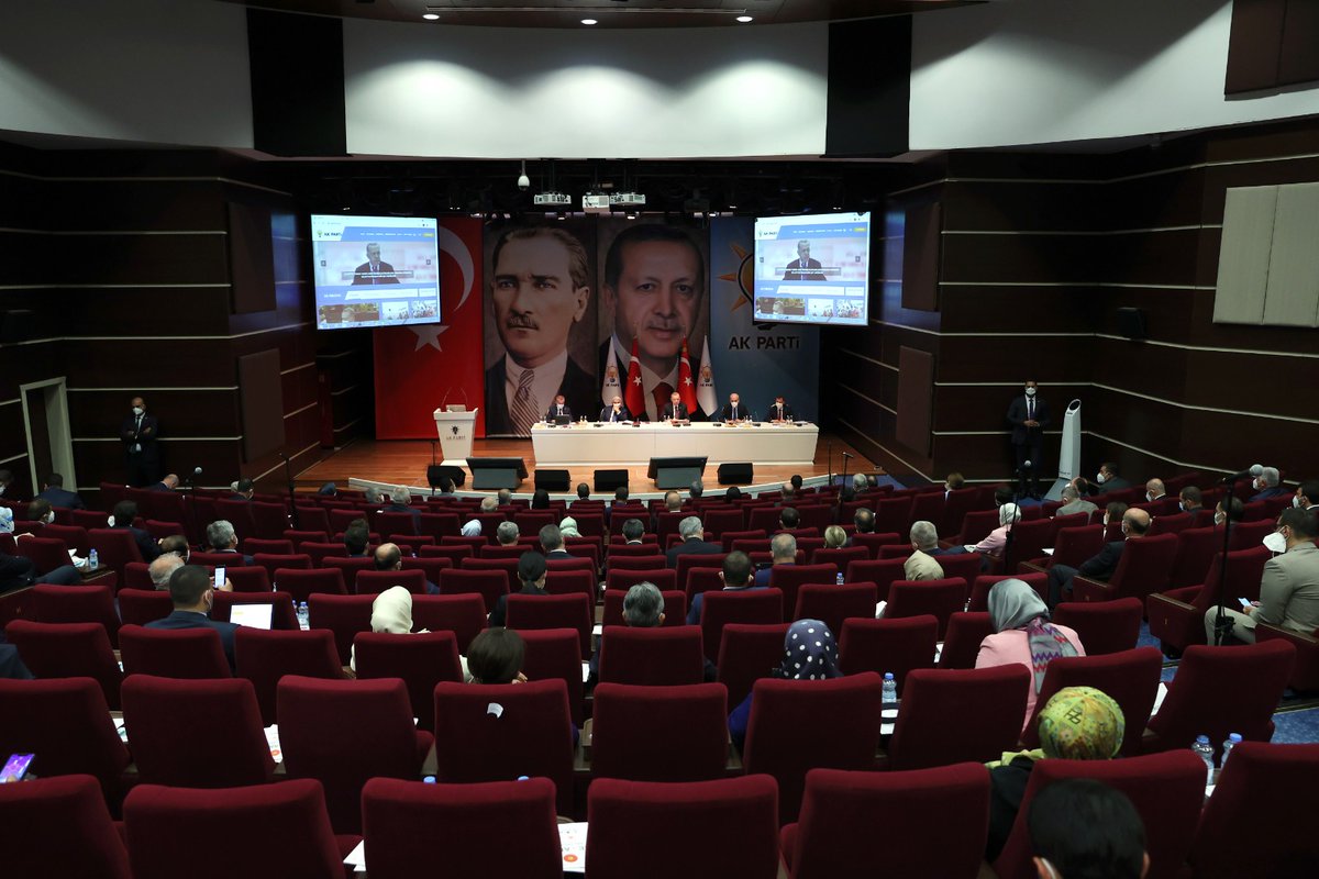Akparti's tweet photo. Genel Başkanımız ve Cumhurbaşkanımız Recep Tayyip Erdoğan başkanlığında Merkez Karar ve Yönetim Kurulu (MKYK) toplandı. https://t.co/E5ucRxgSls