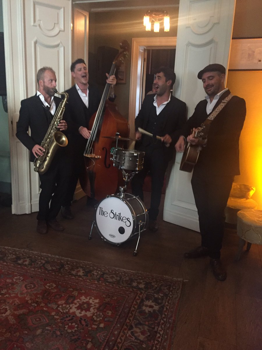 Papamicha007's tweet photo. Ein langer, hochinteressanter Tag muss gebührend abgeschlossen werden - #ChillOut im #Borchardt Berlin 😎😎 #StockpickerSummit2022 #HAIB @Privatbank1796 @Marc_Osigus https://t.co/MKuYFq7MFf