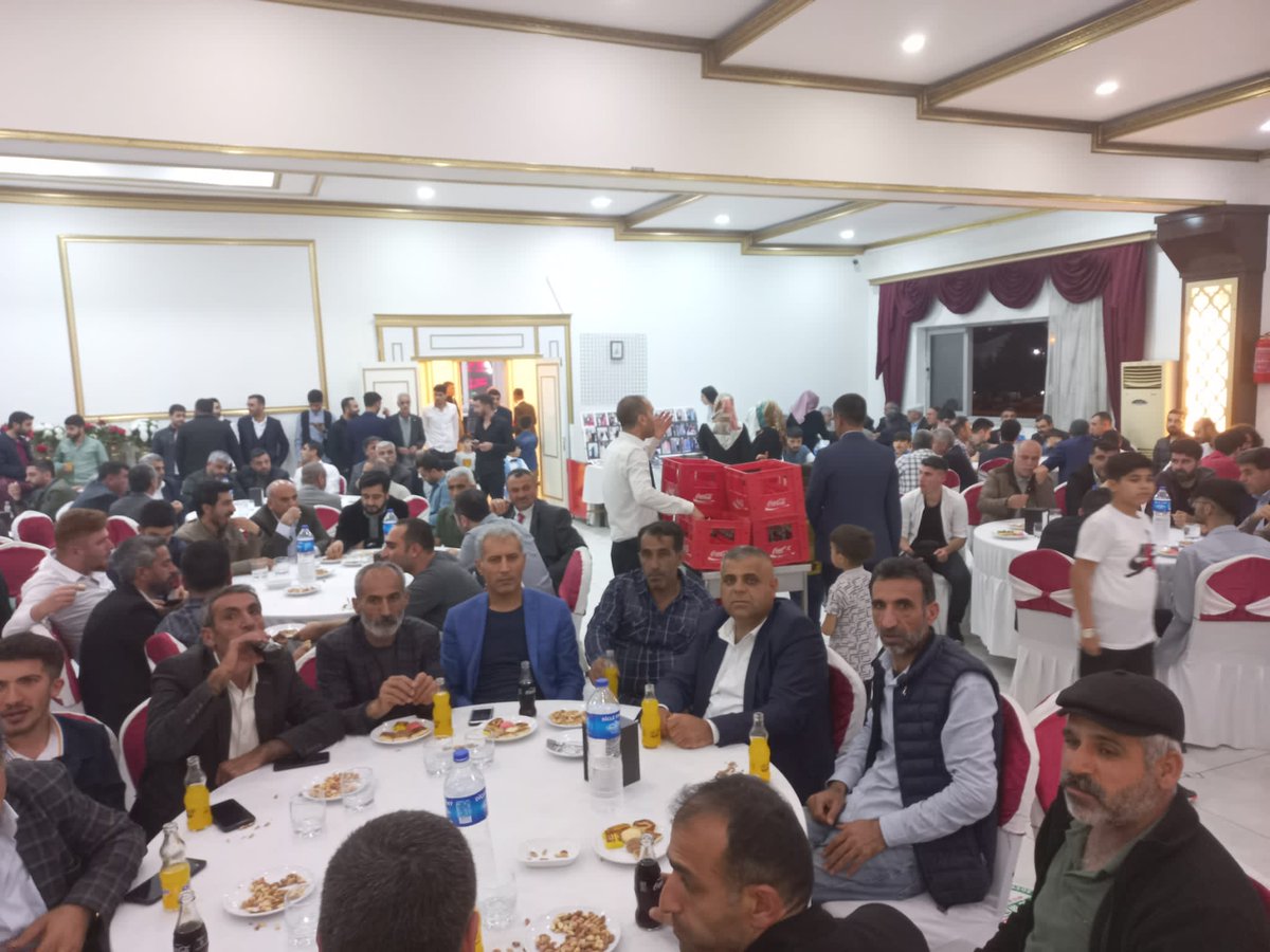 ak_hazro's tweet photo. Hazro Teknebaş köyünden Tarik DAĞKUŞU ailesinin kıymetli evlatlarının düğün törenine Öğrencim kardeşim öğretmenYusuf DAGKUŞU hoca davetiyle katıldım.Hayırlara vesile olsun inşallah. https://t.co/Y0pRlRwhLd