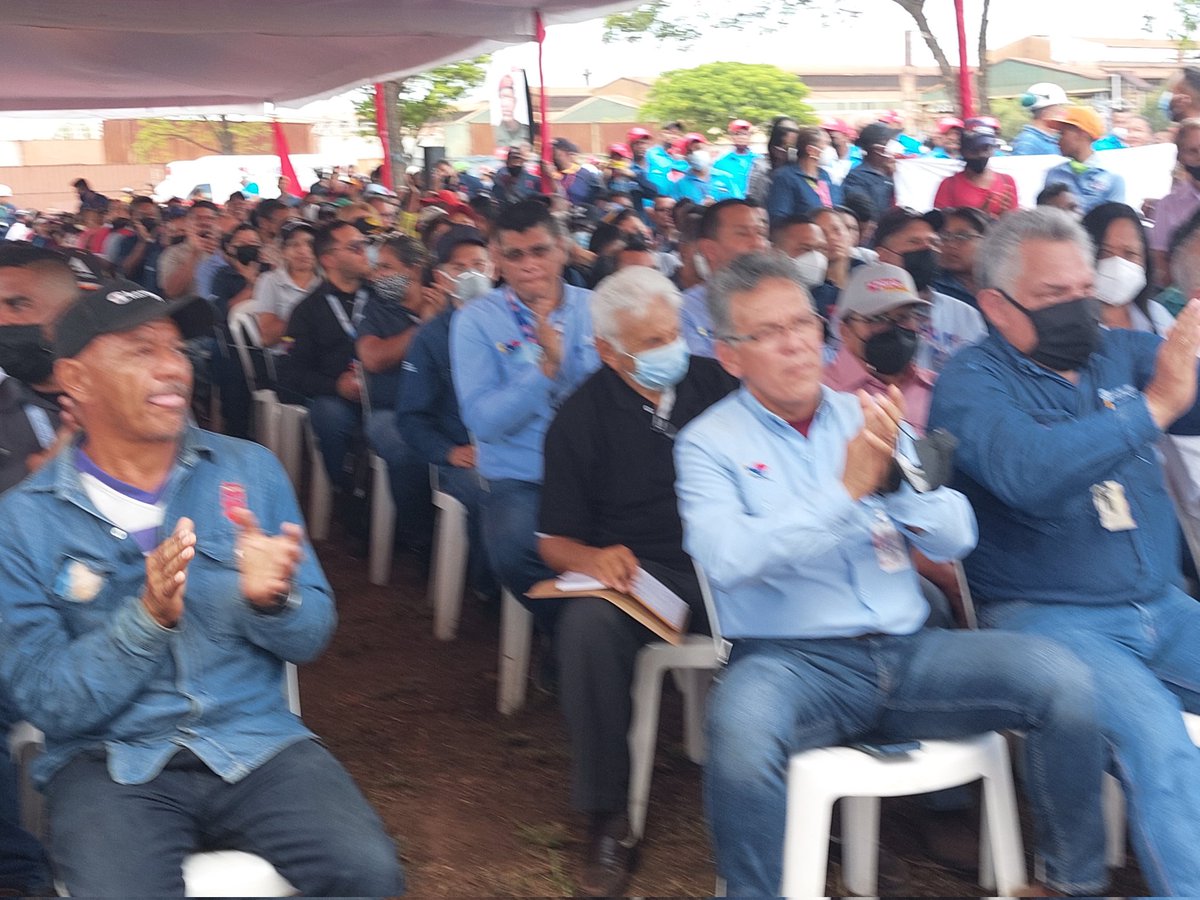 Sidor_oficial's tweet photo. #12DeMayo|| Día histórico para la clase obrera al celebrar los 14 años de la Nacionalización de la empresa. @NicolasMaduro @IndustriasVE #ProducirEsVencer #ProducirEsIndependicia https://t.co/59NBL39kHG