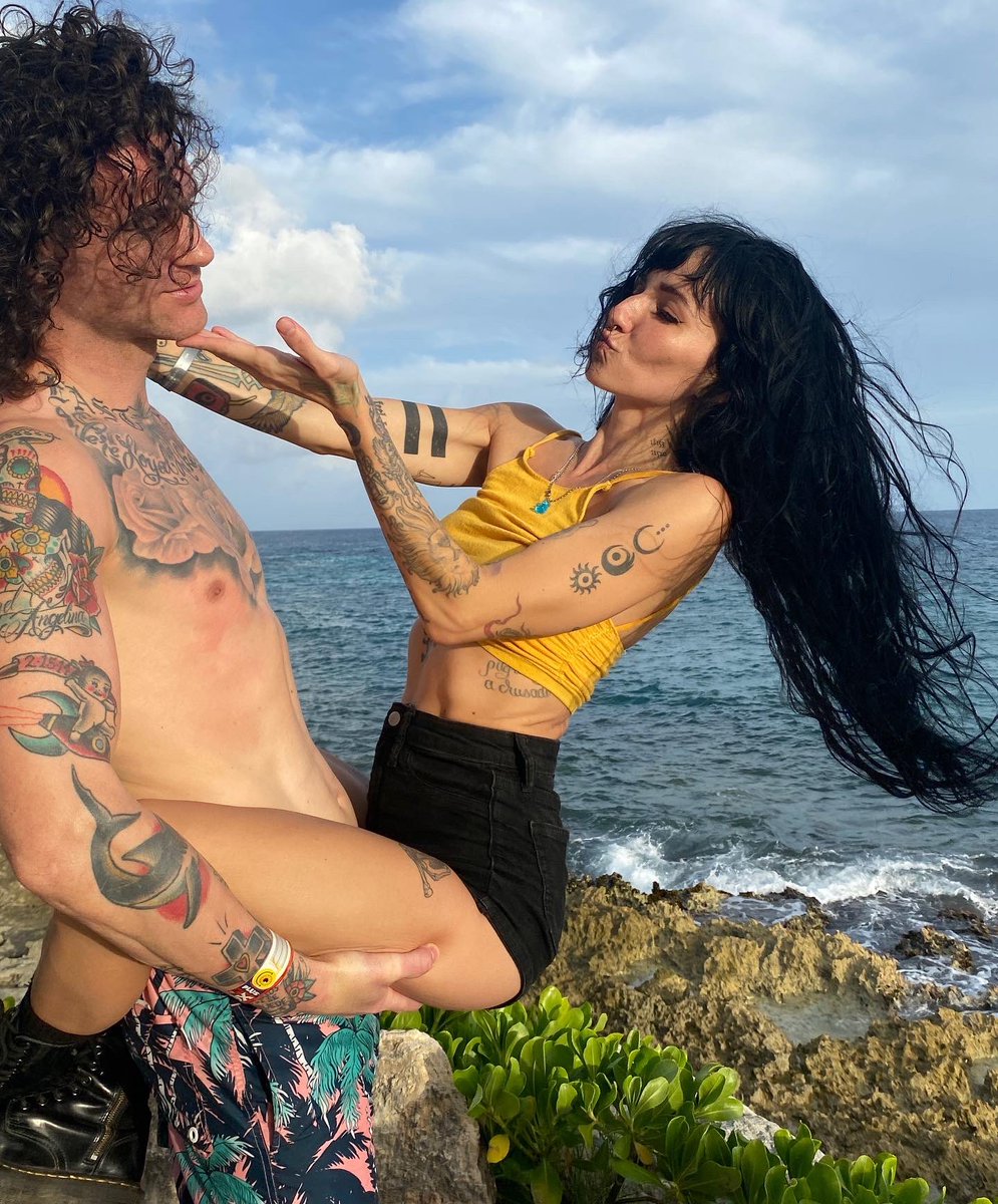 Lights tweet media