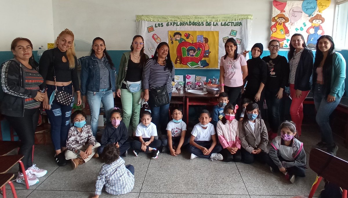 EB_SIMONBOLIVAR's tweet photo. @EB_SIMONBOLIVAR realizó homenaje a nuestras madres en cada uno de los espacios de aprendizaje.@MPPEDUCACION @charlychaves @ZonaEducTachira @Crazet2011 @clifpsc @_LaAvanzadora @CLIFPMTACHIRA https://t.co/rTEq1Z27J3