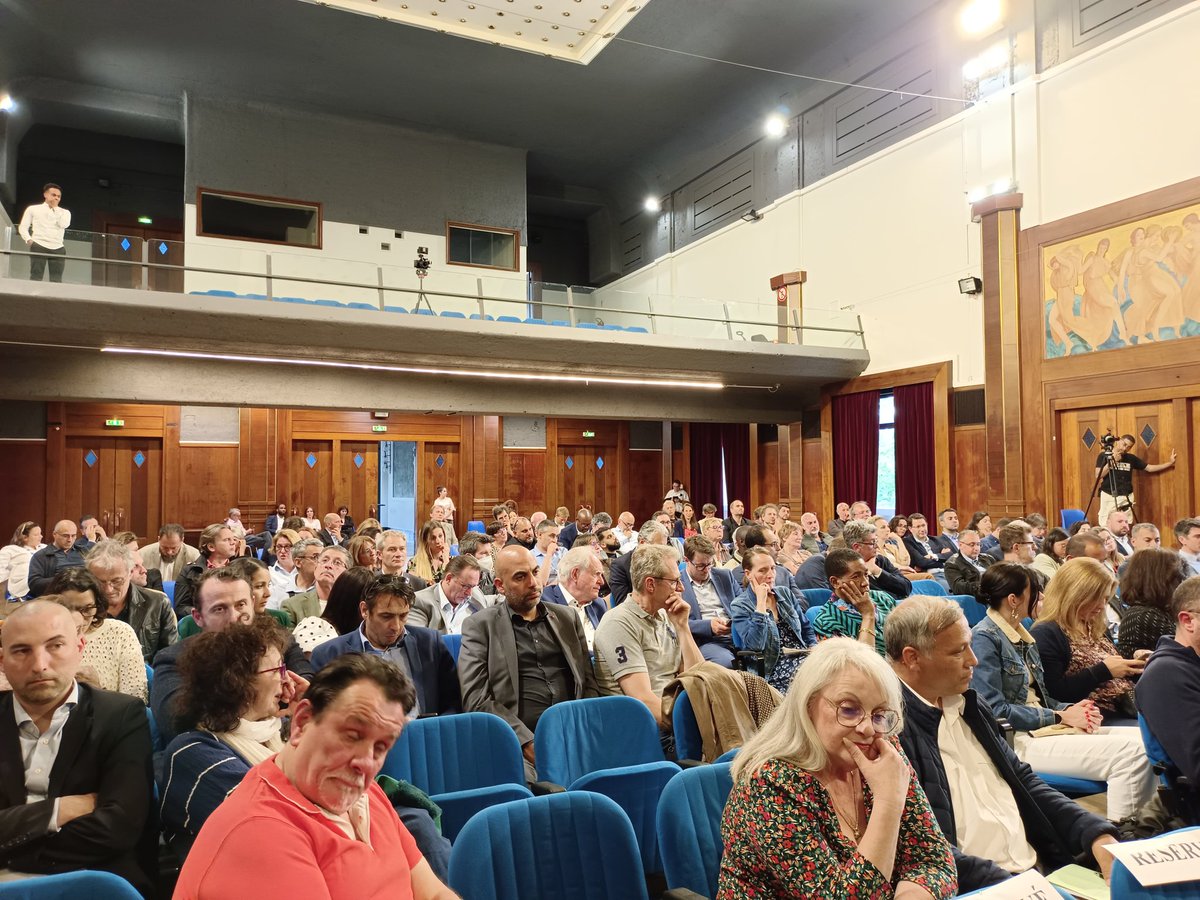 MontreuilEcolo's tweet photo. Sommes présent·e·s ce soir pour les 100ans de l’#OPHM de ⁦@montreuil

Le dvlp du logement social dans la ville est une question de justice sociale et écologique 🌻

Le logement social favorise le vivre ensemble et permet à de nombreux ménages d'accéder à un logement digne 🙌 https://t.co/qwGWJCFdJx