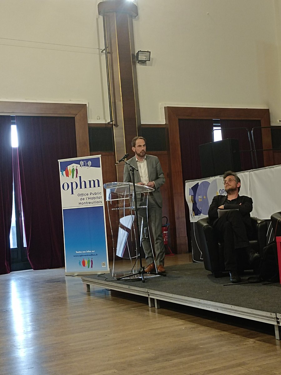 MontreuilEcolo's tweet photo. Sommes présent·e·s ce soir pour les 100ans de l’#OPHM de ⁦@montreuil

Le dvlp du logement social dans la ville est une question de justice sociale et écologique 🌻

Le logement social favorise le vivre ensemble et permet à de nombreux ménages d'accéder à un logement digne 🙌 https://t.co/qwGWJCFdJx