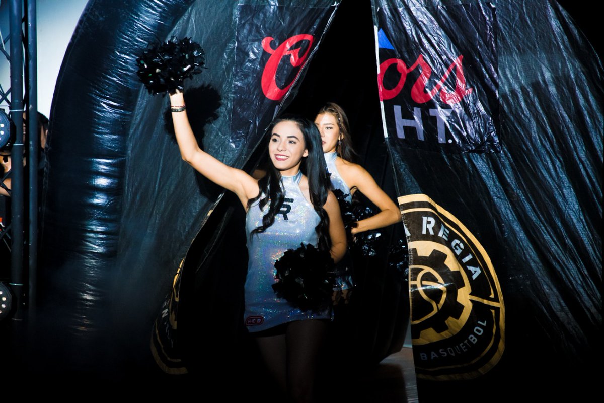 Los mejores anfitriones de nuestras tardes en La Fortaleza 🏟 🏀

¿ Apoco no, <a href="/porristas_fr/">Porristas Fuerza Regia Oficial</a> y @ChangoRegio ? 🤸🏻‍♀️ 🐵

Recuerda seguir a <a href="/FuerzaRegiaFem/">Fuerza Regia Femenil</a> en Twitter 📲

#TodosSomosFuerza 🟡⚫