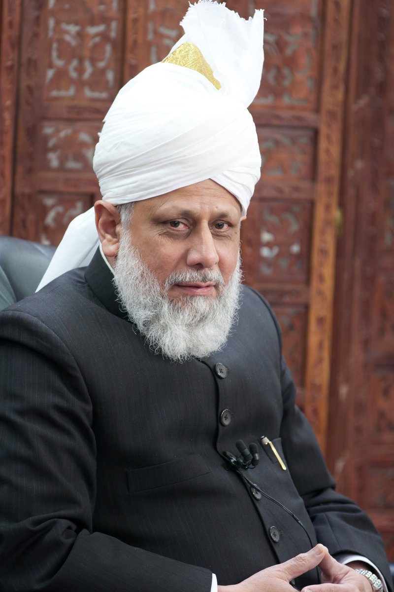 nasir9002's tweet photo. “Nowadays, when the world again is getting divided into blocs; extremism is escalating [...] there is an urgent need to end all kinds of hatred and to lay the foundations of peace.” (Hazrat Mirza Masroor Ahmad, House of Commons, 2008
#MuslimLeadership #KalifdesFriedens https://t.co/NjtMScI68k