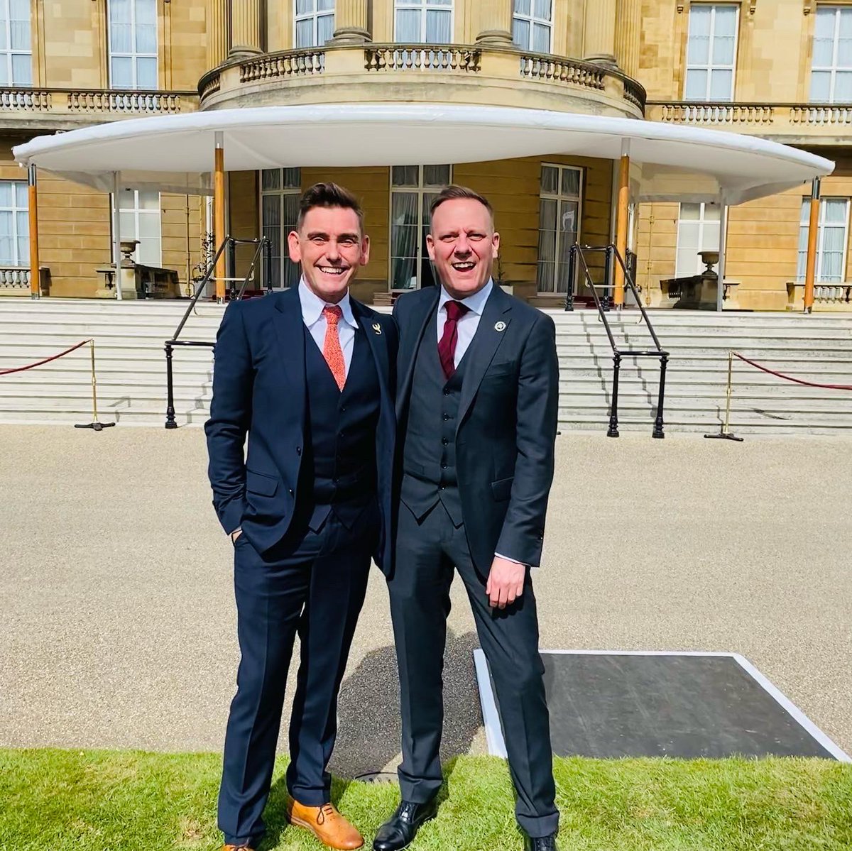antonycotton's tweet photo. En route home from the most wonderful and fulfilling day in the gardens of Buckingham Palace, for @thenotforgotten association garden party. I chatted to the most amazing and inspiring Armed Forces personnel and feel so lucky, and honoured, to be associated with this community. https://t.co/c12s0t00Wq