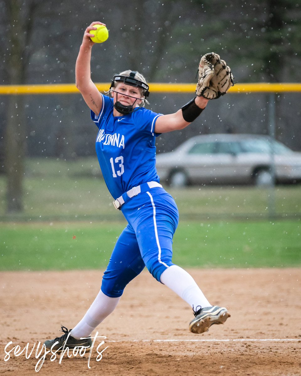 sevyshoots's tweet photo. Senior night @ 4 🥎@parrishovden @otownfastpitch https://t.co/vIl7ICCIPr