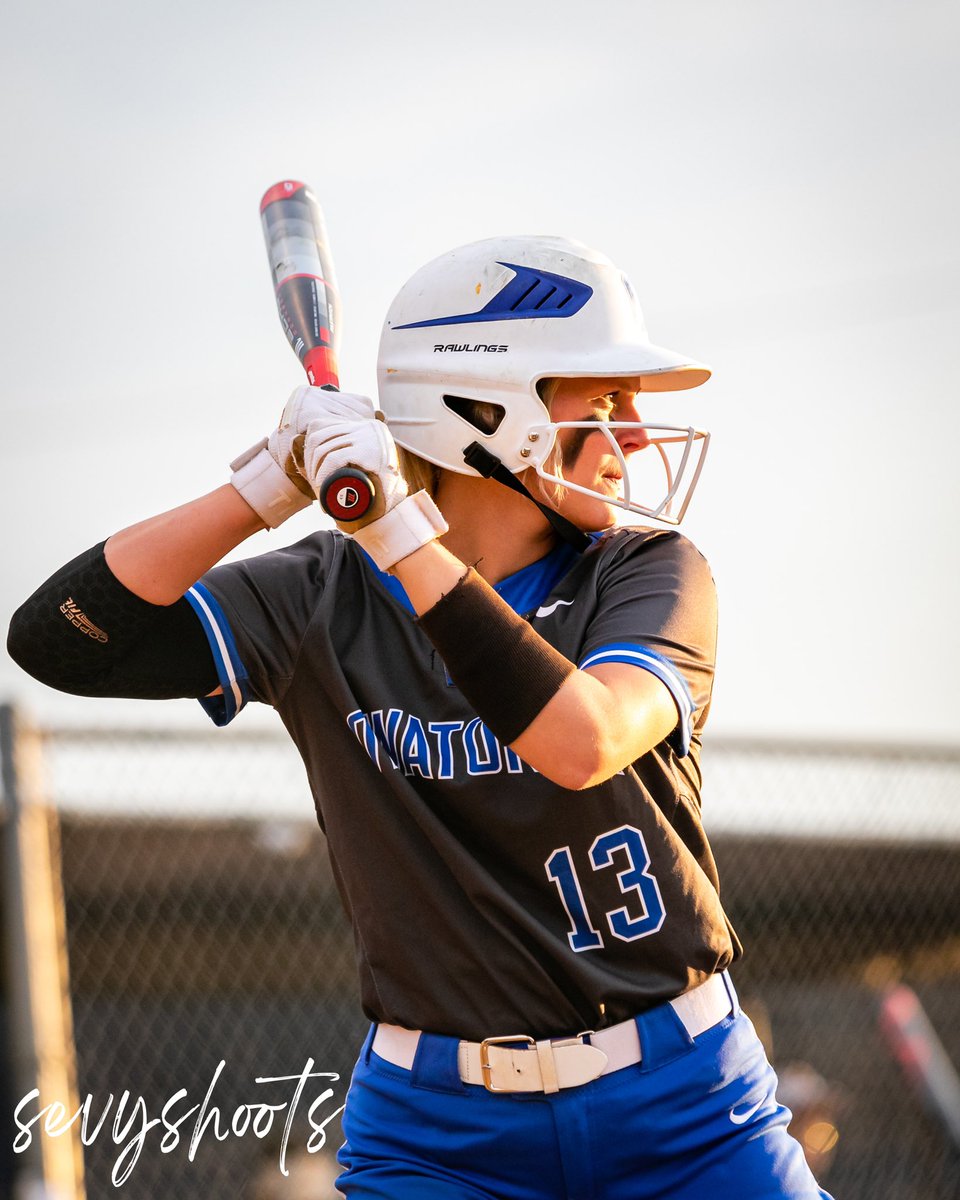 sevyshoots's tweet photo. Senior night @ 4 🥎@parrishovden @otownfastpitch https://t.co/vIl7ICCIPr