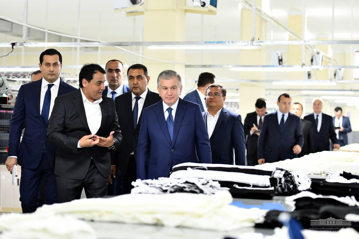 president_uz's tweet photo. The #President got acquainted with the activities of the Youth Industrial and Entrepreneurial Zone in the city of #Margilan, talked with women working at one of the enterprises.
#Mirziyoyev #trip #Ferghana #industry https://t.co/fOvONODE5Z