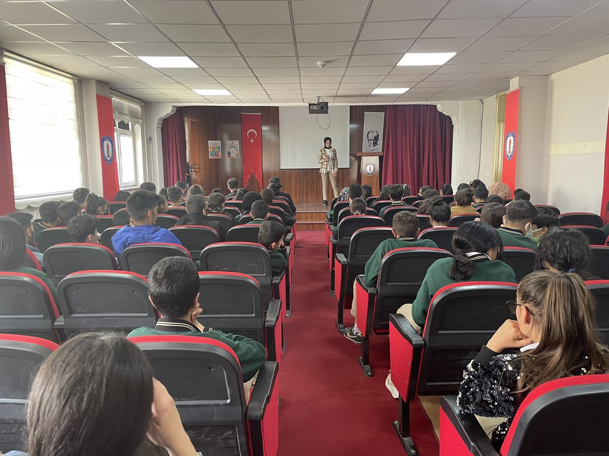 TokiLisesi's tweet photo. Öğretmen ve öğrencilerimizin hazırlamış oldukları şiir dinletisi programı,emeği geçenlere teşekkür ederiz. @yuksekova_mem @YusufAtael https://t.co/PPgwga5ojv