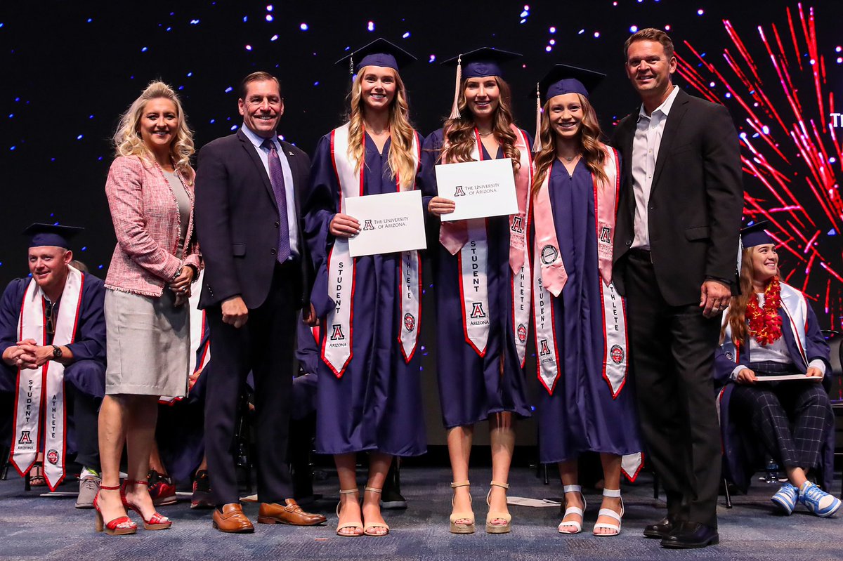 A perfect day to celebrate our ✨𝐒𝐞𝐧𝐢𝐨𝐫𝐬✨

We are so proud of everything you have accomplished and thank you for all you have contributed! 🎓

#BearDown | #SandCats