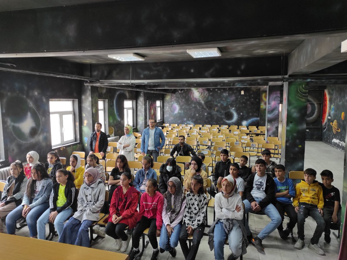 10- 16 Mayıs Engelliler Haftası kapsamında Genç Mevlana Ortaokulu özel eğitim öğretmenlerinin hazırladığı "Engelli Bireylerle Empati Etkinliği" gerçeleştirdi.