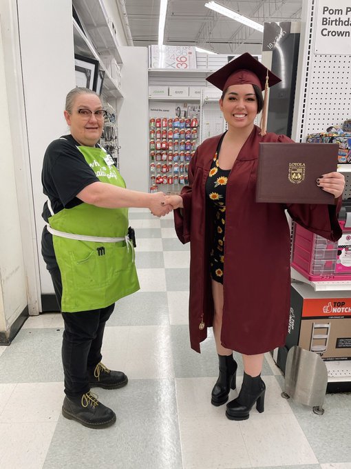 I&rsquo;d like to thank the Academy and also Kathy for being a real one 💯 https://t.co/9Dve3hSp47<a href="/tag/breakingbad"class="tags"><span>#breakingbad</span></a>