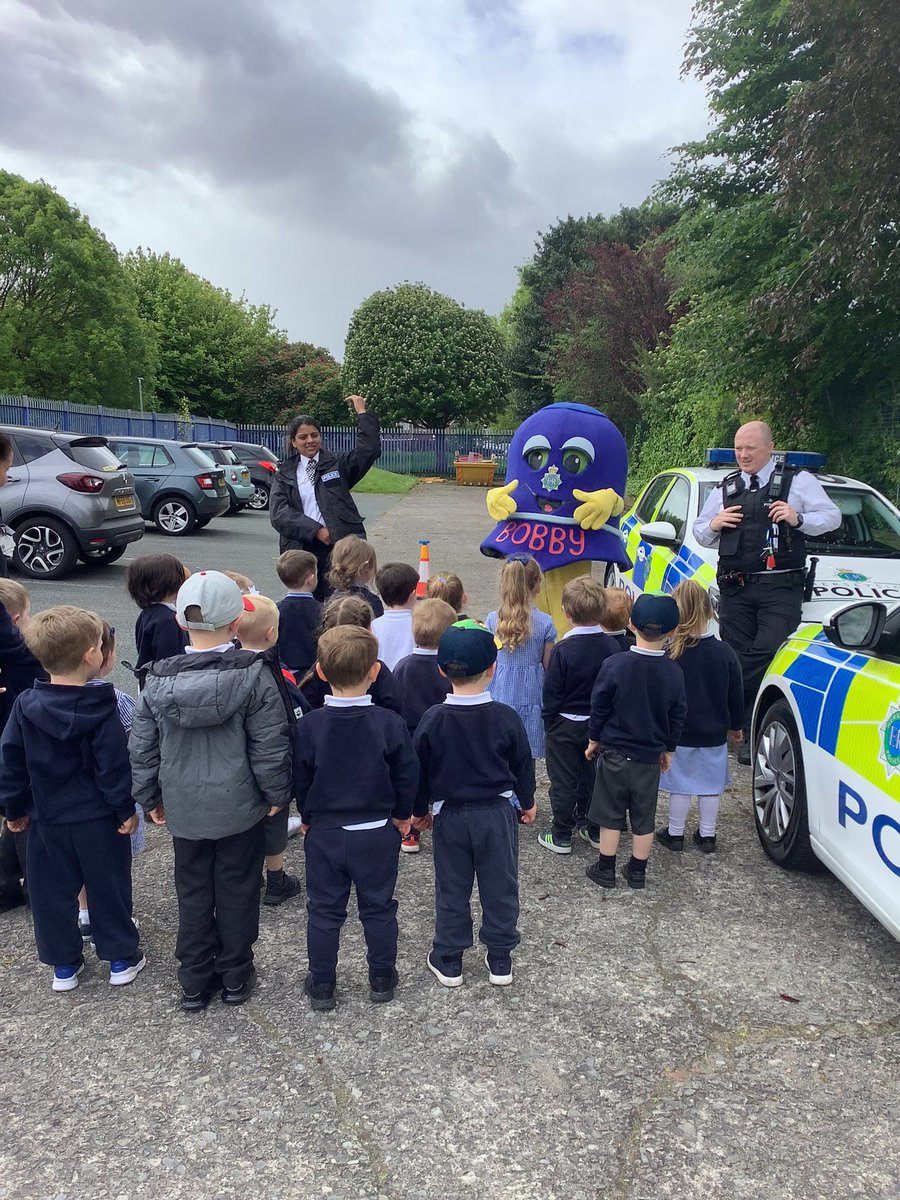 MissFGray's tweet image. Nursery loved meeting the local Police this week. We found out all about how Police Officers keep us safe and lots on road safety. The children were so confident and really enjoyed meeting them! @BelleValeSchool #EYFS