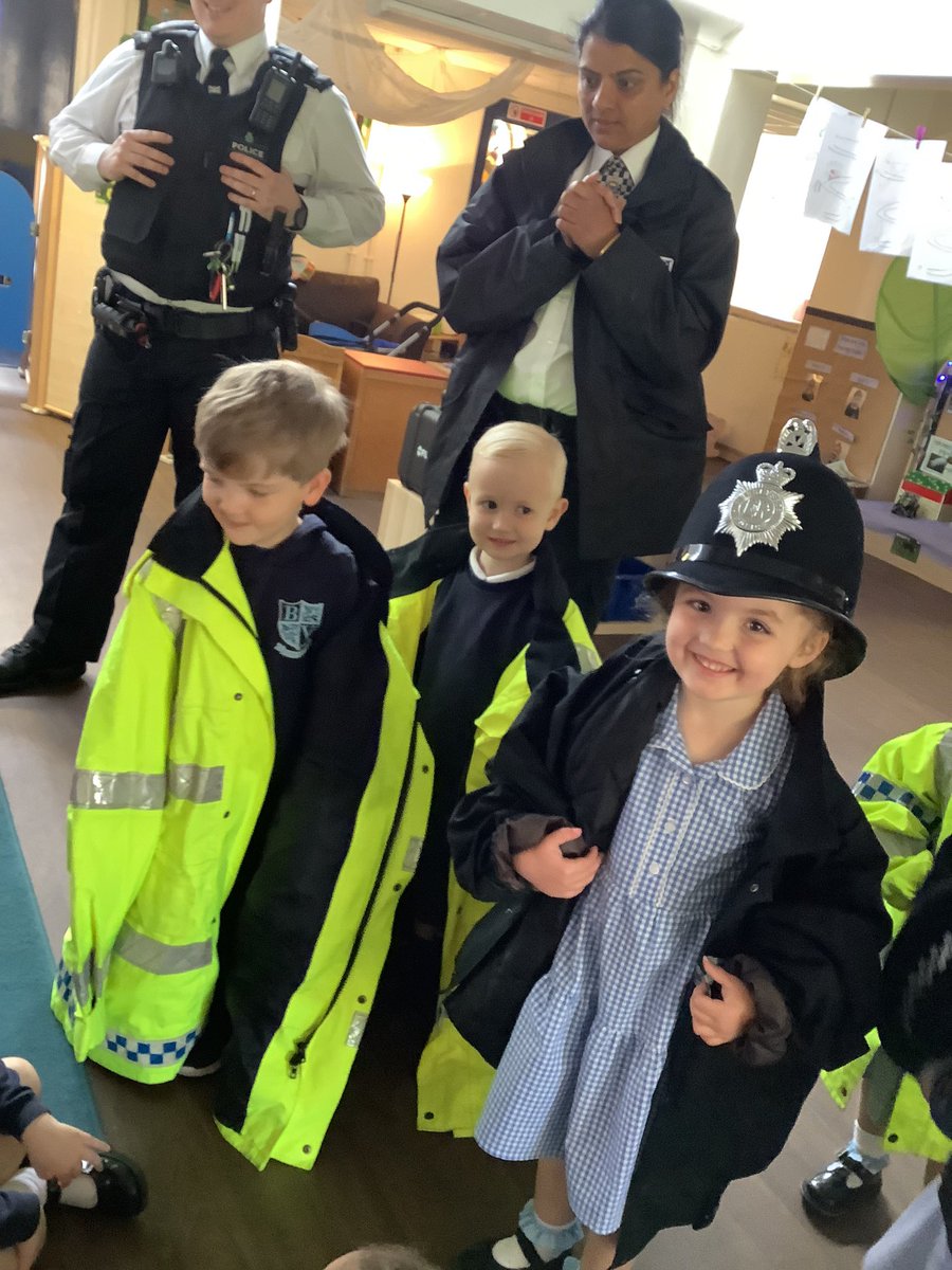MissFGray's tweet image. Nursery loved meeting the local Police this week. We found out all about how Police Officers keep us safe and lots on road safety. The children were so confident and really enjoyed meeting them! @BelleValeSchool #EYFS