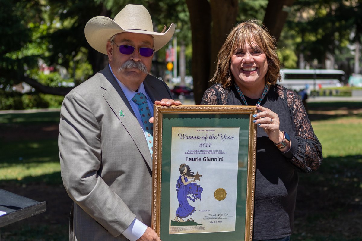 FrankBigelowCA's tweet photo. The 46th Annual #CapitolFrogJump was a huge success! I was happy to honor my #WomanOfTheYear Laurie Giannini at the event. Many thanks to her & @frogtownorg for bringing a little #CalaverasCounty to Sacramento. Go check out the #JumpingFrogJubilee starting May 19th! @GoCalaveras https://t.co/l4MtioH1hh