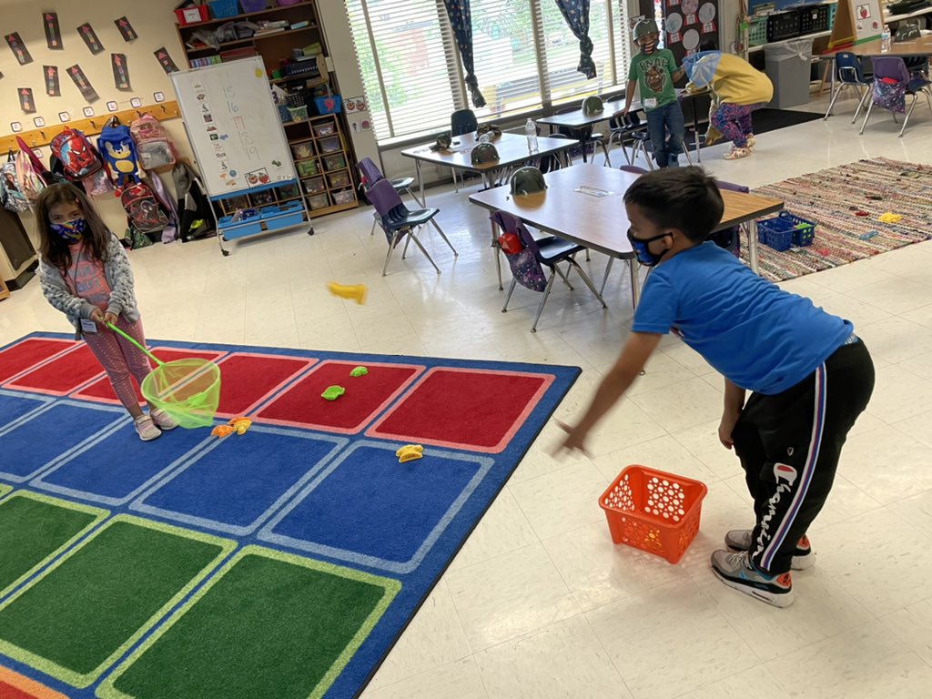 MsHicks13's tweet photo. We are fishing for sight words, butterfly catching sight words, and exercising while spelling sight words!! https://t.co/3Gq36gShVM