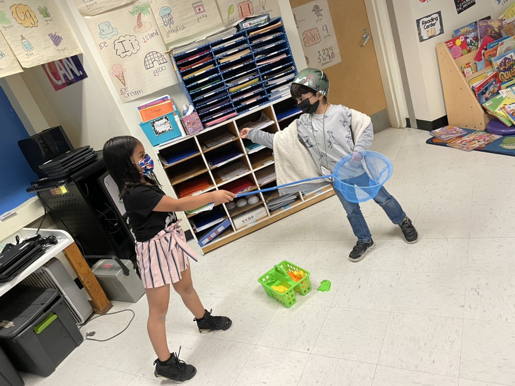 MsHicks13's tweet photo. We are fishing for sight words, butterfly catching sight words, and exercising while spelling sight words!! https://t.co/3Gq36gShVM