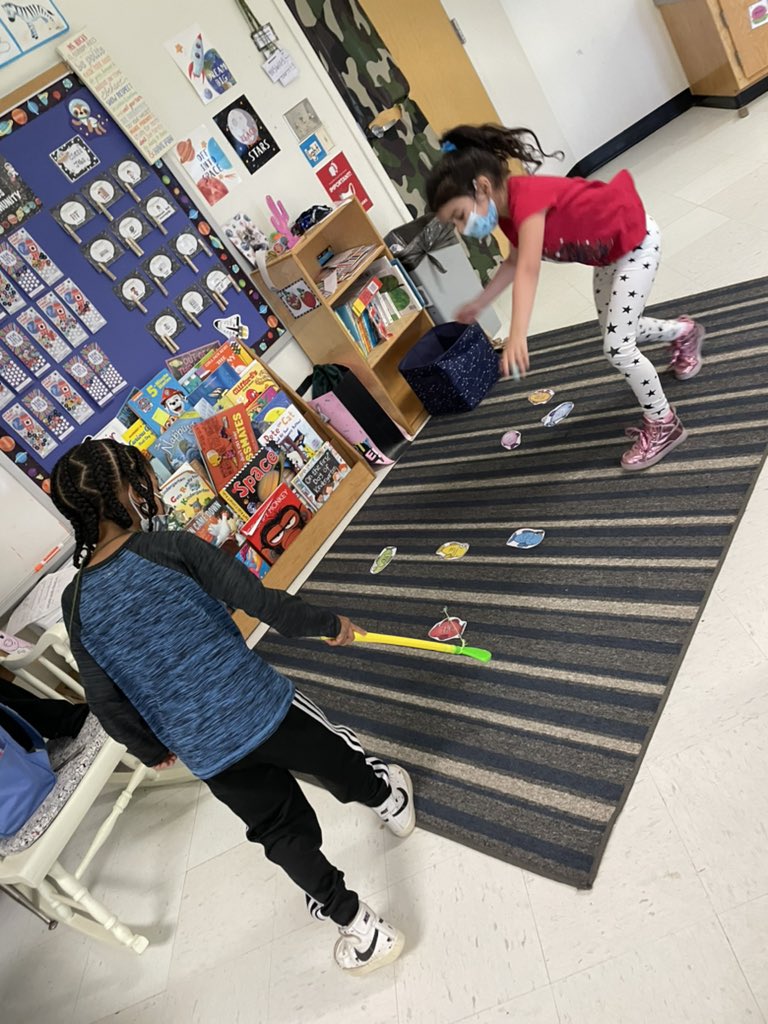 MsHicks13's tweet photo. We are fishing for sight words, butterfly catching sight words, and exercising while spelling sight words!! https://t.co/3Gq36gShVM