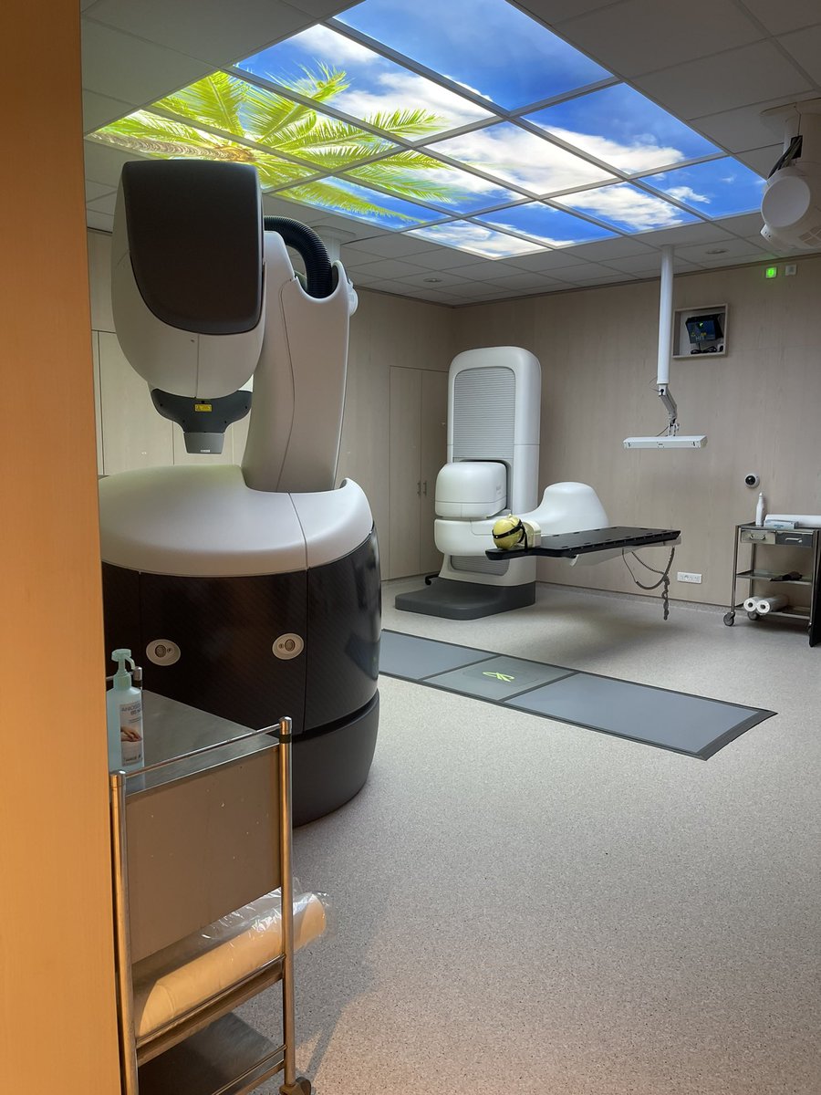 3DSfrance's tweet photo. La salle virtuelle du projet VORTHEx est un #JumeauVirtuel de la nouvelle salle de l’Institut de Radiothérapie et Radiochirurgie H. HARTMANN, équipée du dernier robot #Cyberknife de l’entreprise @Accuray.
Vivre l'expérience du #traitement en amont devient désormais possible ! https://t.co/fqwUFwXilX