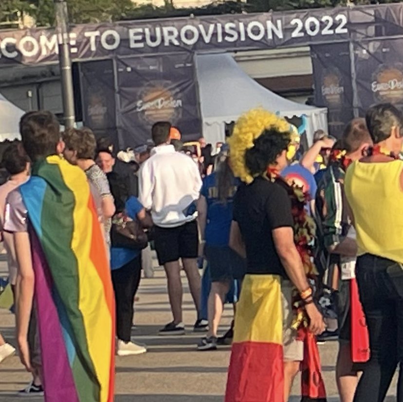 MikaItalianFans's tweet photo. Quanti colori per @Eurovision !🤩😍 
Tutti pronti per tifare per la musica e fare festa in questa seconda semifinale!! #ESC2022 @mikasounds @LauraPausini #Duetto @alecattelan @EurovisionRai 💕#EscIta2022 #Mikaitalianfans @ColoriMika #Mika ❤️ https://t.co/eq4HbPZoGN