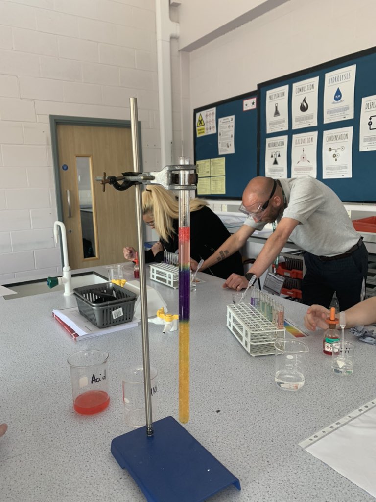 HavelockScience's tweet photo. This week we welcomed @PhoenixPark_ pupils and discussed acids and alkalis. Great efforts at creating the pH scale (including @MrJBladesPPA) They also had a go at a bit of #IndicatorArt #Phoenix #AcidAlkali #MainAPCollab https://t.co/7LCFCS7tnK