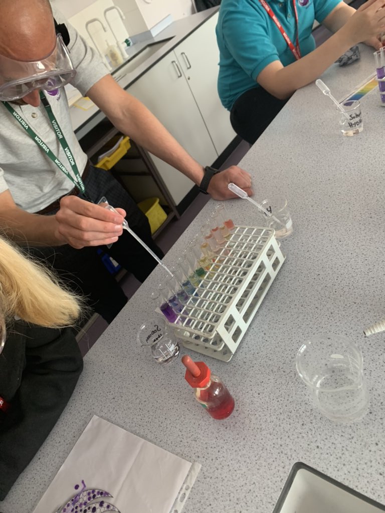 HavelockScience's tweet photo. This week we welcomed @PhoenixPark_ pupils and discussed acids and alkalis. Great efforts at creating the pH scale (including @MrJBladesPPA) They also had a go at a bit of #IndicatorArt #Phoenix #AcidAlkali #MainAPCollab https://t.co/7LCFCS7tnK