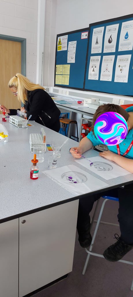 HavelockScience's tweet photo. This week we welcomed @PhoenixPark_ pupils and discussed acids and alkalis. Great efforts at creating the pH scale (including @MrJBladesPPA) They also had a go at a bit of #IndicatorArt #Phoenix #AcidAlkali #MainAPCollab https://t.co/7LCFCS7tnK