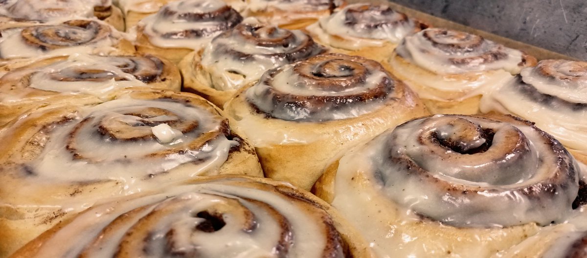 ShastasSweets's tweet photo. Hot &amp; Fresh! Come and get a warm cinnamon roll. #hendersonnv #cinnamonrolls https://t.co/viOKCuJ9EX