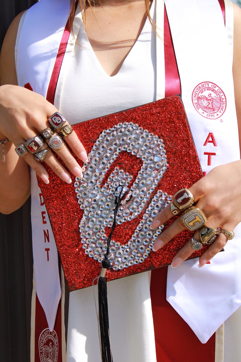 OU_WGymnastics's tweet photo. 𝐂𝐨𝐧𝐠𝐫𝐚𝐭𝐮𝐥𝐚𝐭𝐢𝐨𝐧𝐬 to Maggie who will be earning her Masters of education in intercollegiate athletics administration on Saturday!

Maggie, we are so proud of all you’ve accomplished 💕🎓 https://t.co/zVNdSr0cCl