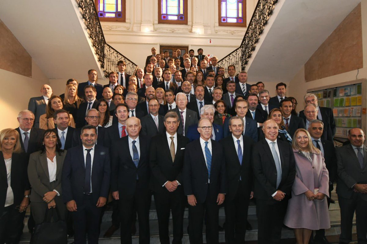 BourdinMaria's tweet photo. Terminó el encuentro de jueces federales organizado por #AJUFE en Rosario. Participaron la Corte, autoridades políticas y legislativas y jueces y juezas de todo el pais. https://t.co/FVIarE2jzn